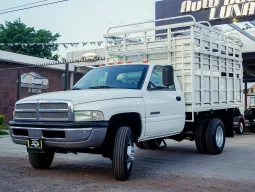 Dodge Ram 4000 lleno