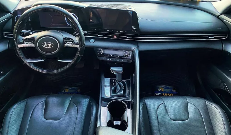 Hyundai Elantra 2023 lleno