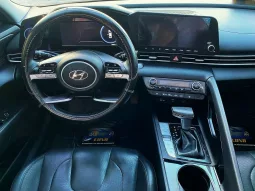 Hyundai Elantra 2023 lleno