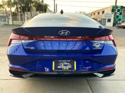 Hyundai Elantra 2023 lleno