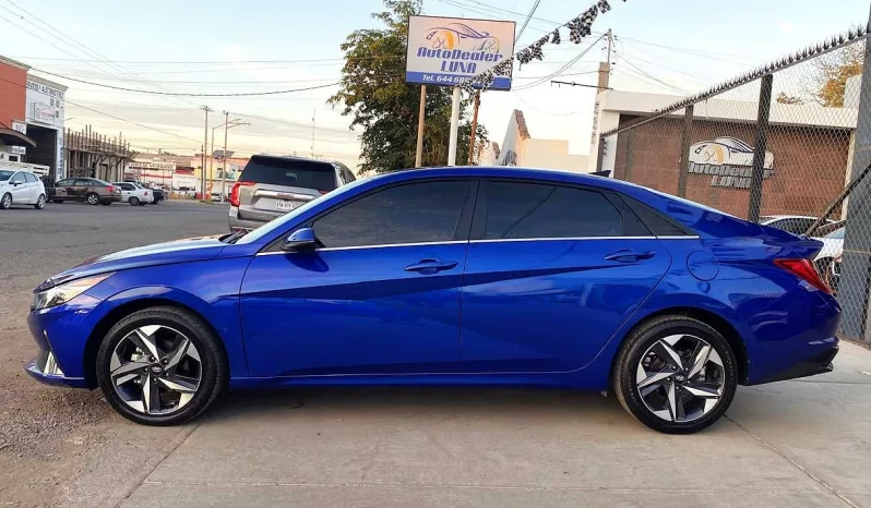 Hyundai Elantra 2023 lleno