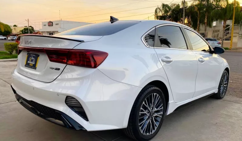 Kia Forte 2023 lleno