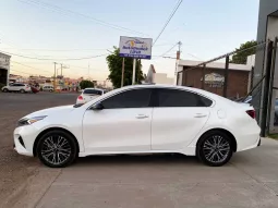 Kia Forte 2023 lleno