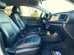 Kia Rio 2023 lleno