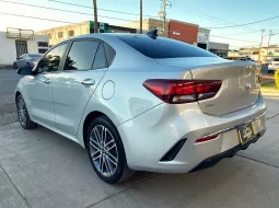 Kia Rio 2023 lleno