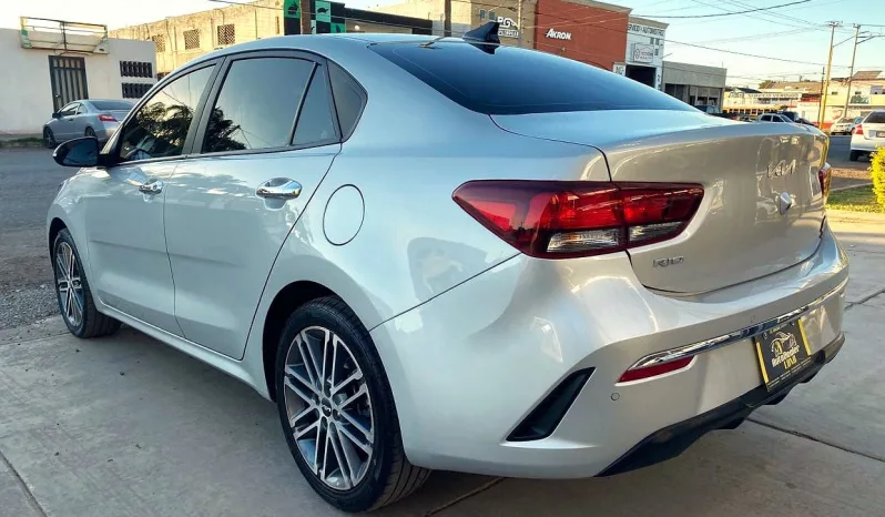 Kia Rio 2023 lleno