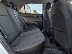 Kia Rio 2022 lleno