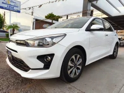 Kia Rio 2022 lleno
