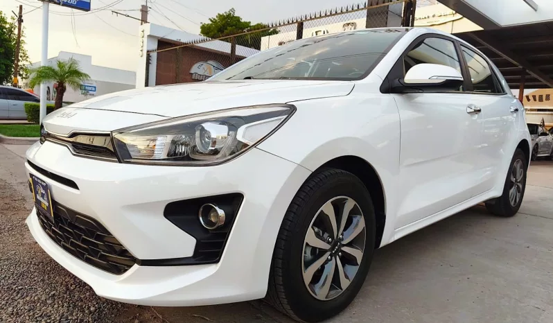 Kia Rio 2022 lleno