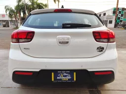Kia Rio 2022 lleno