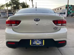 Kia Rio 2020 lleno