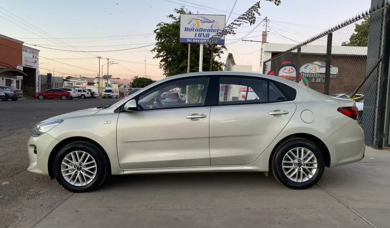Kia Rio 2020 lleno