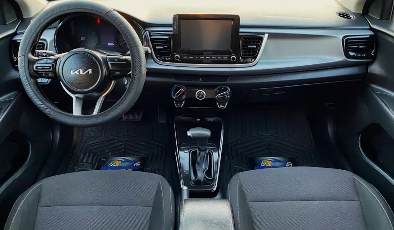Kia Rio 2023 lleno