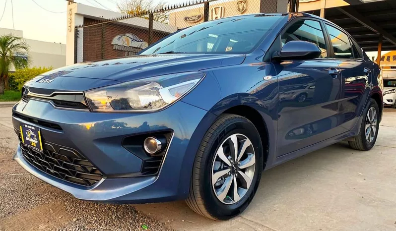 Kia Rio 2023 lleno
