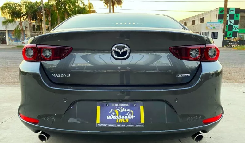 Mazda 2023 lleno