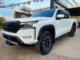 Nissan Frontier 2023 lleno