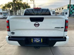 Nissan Frontier 2023 lleno