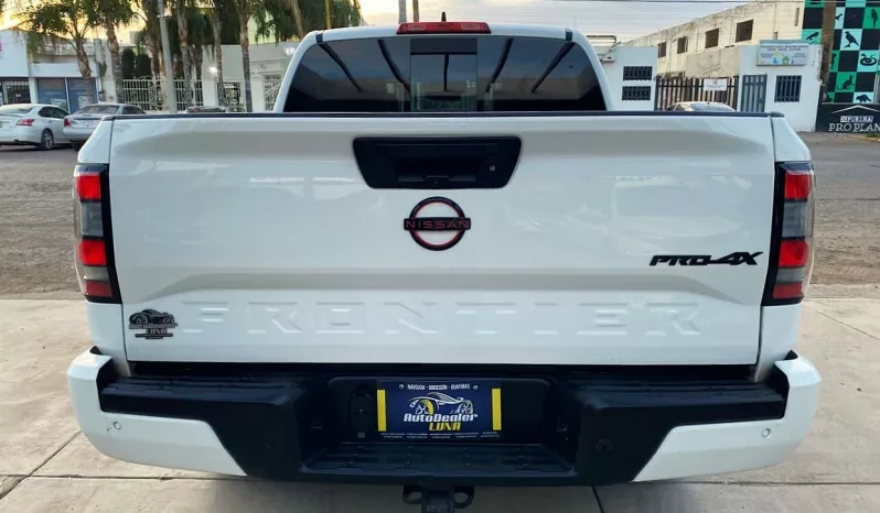 Nissan Frontier 2023 lleno