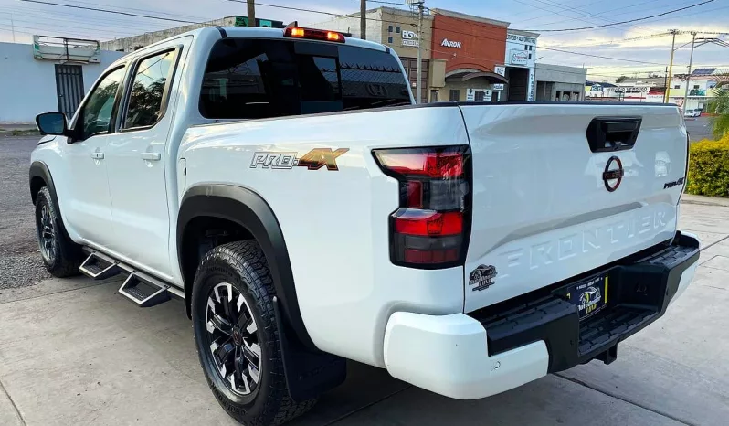 Nissan Frontier 2023 lleno