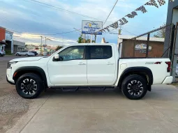 Nissan Frontier 2023 lleno