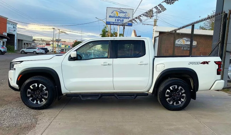 Nissan Frontier 2023 lleno
