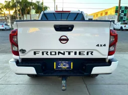 Nissan Frontier 2023 lleno