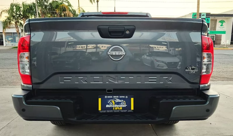 Nissan Frontier 2023 lleno