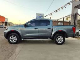 Nissan Frontier 2023 lleno