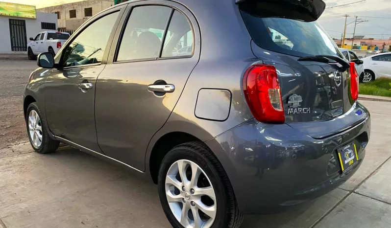 Nissan March 2018 lleno