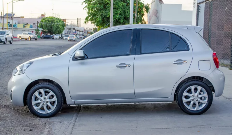 Nissan March 2018 lleno