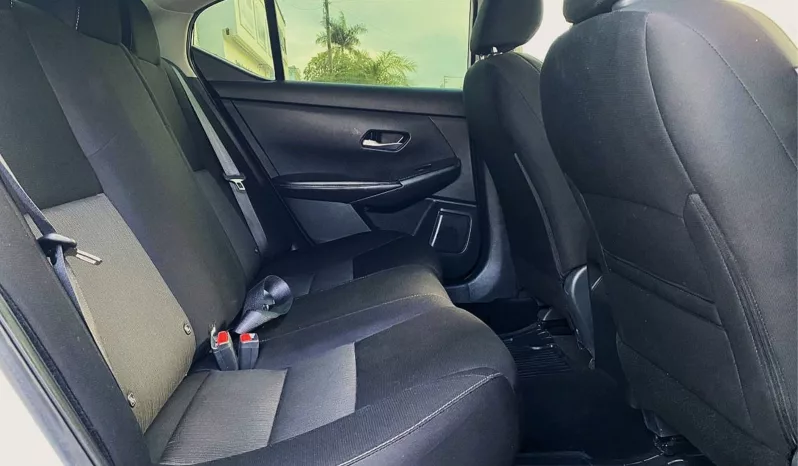 Nissan Sentra 2023 lleno
