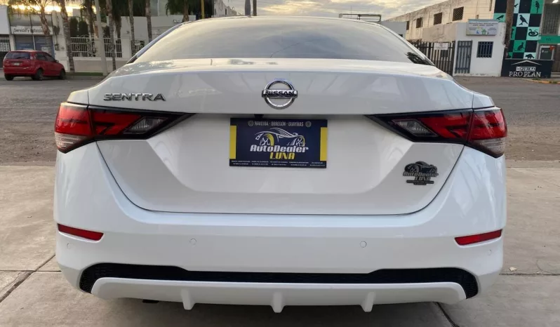 Nissan Sentra 2023 lleno