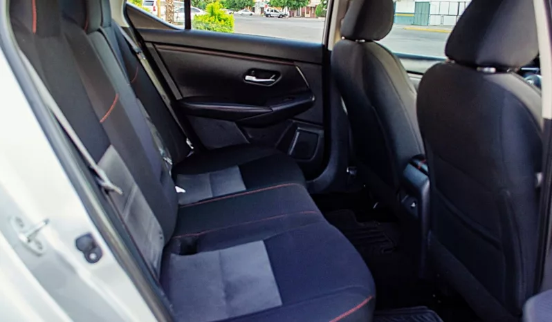 Nissan Sentra 2024 lleno