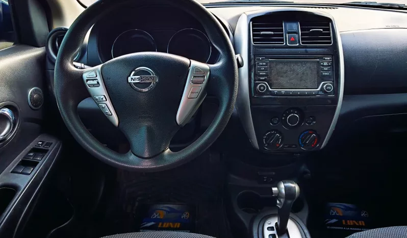 Nissan Versa 2018 lleno