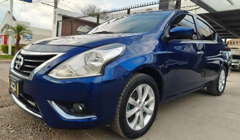 Nissan Versa 2018 lleno