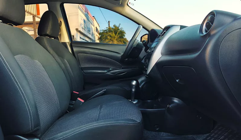 Nissan Versa 2019 lleno