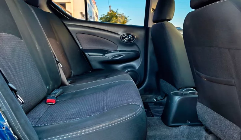 Nissan Versa 2019 lleno