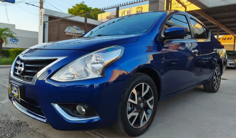 Nissan Versa 2019 lleno