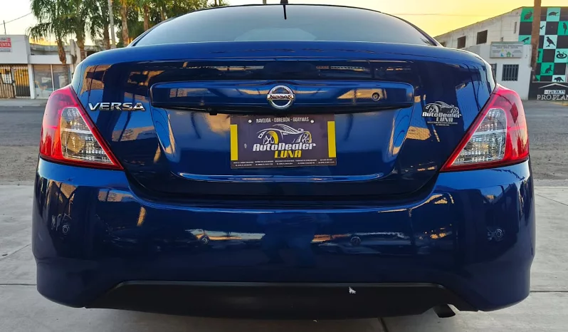 Nissan Versa 2019 lleno
