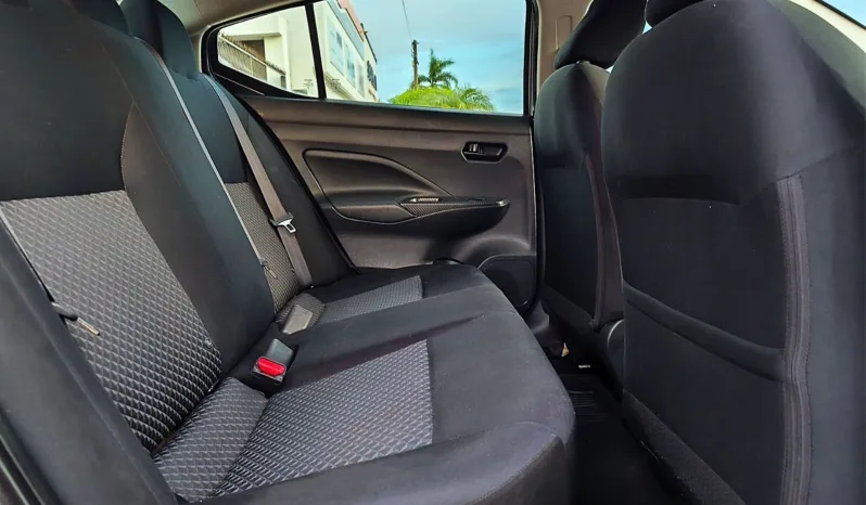 Nissan Versa 2023 lleno