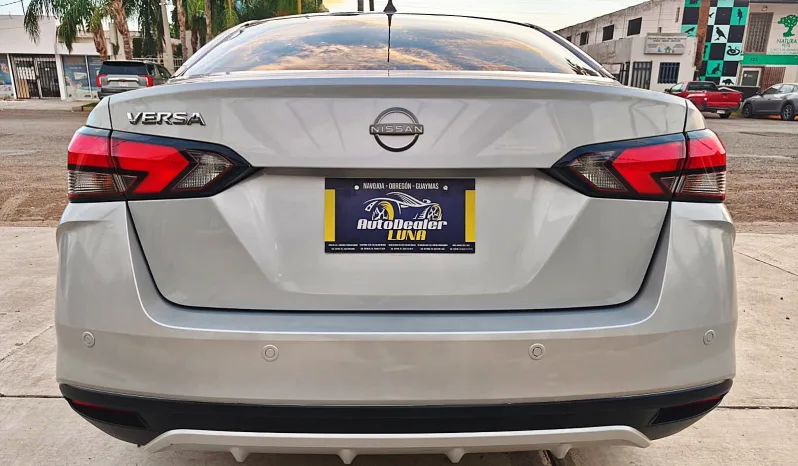 Nissan Versa 2023 lleno