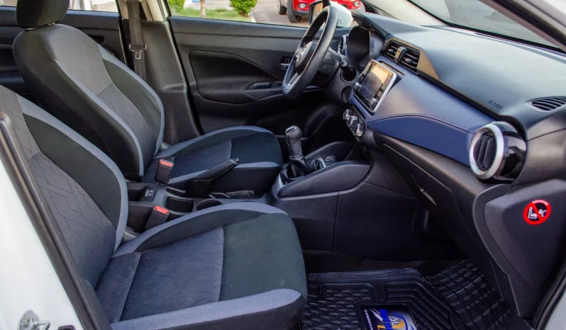 Nissan Versa 2024 lleno