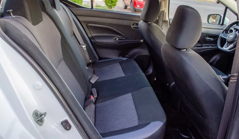 Nissan Versa 2024 lleno