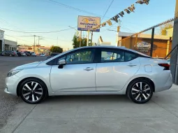 Nissan Versa 2022 lleno
