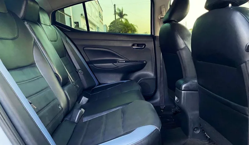 Nissan Versa 2025 lleno
