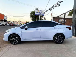 Nissan Versa 2025 lleno