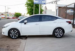 Nissan Versa 2020 lleno