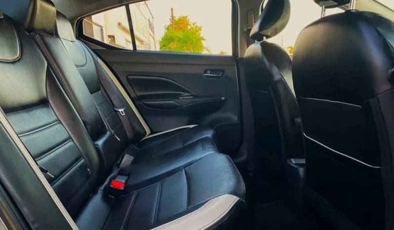 Nissan Versa 2021 lleno