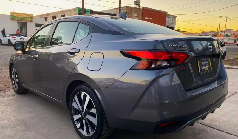 Nissan Versa 2021 lleno