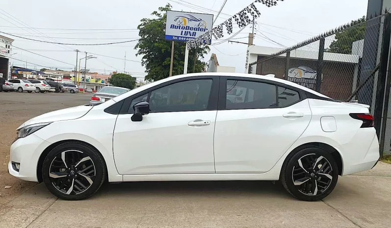 Nissan Versa 2024 lleno
